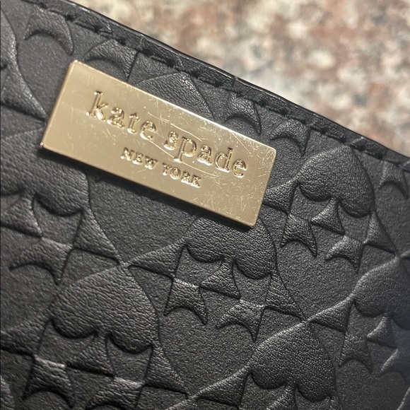 Kate Spade ♠️ Black Embossed Card Case with Gold Accent - Picture 4 of 4